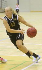 Nina Augustin johti joukkueensa SM-sarjaan. Helmi Capitals I voitti karsinnoissa kaikki pelinsä.